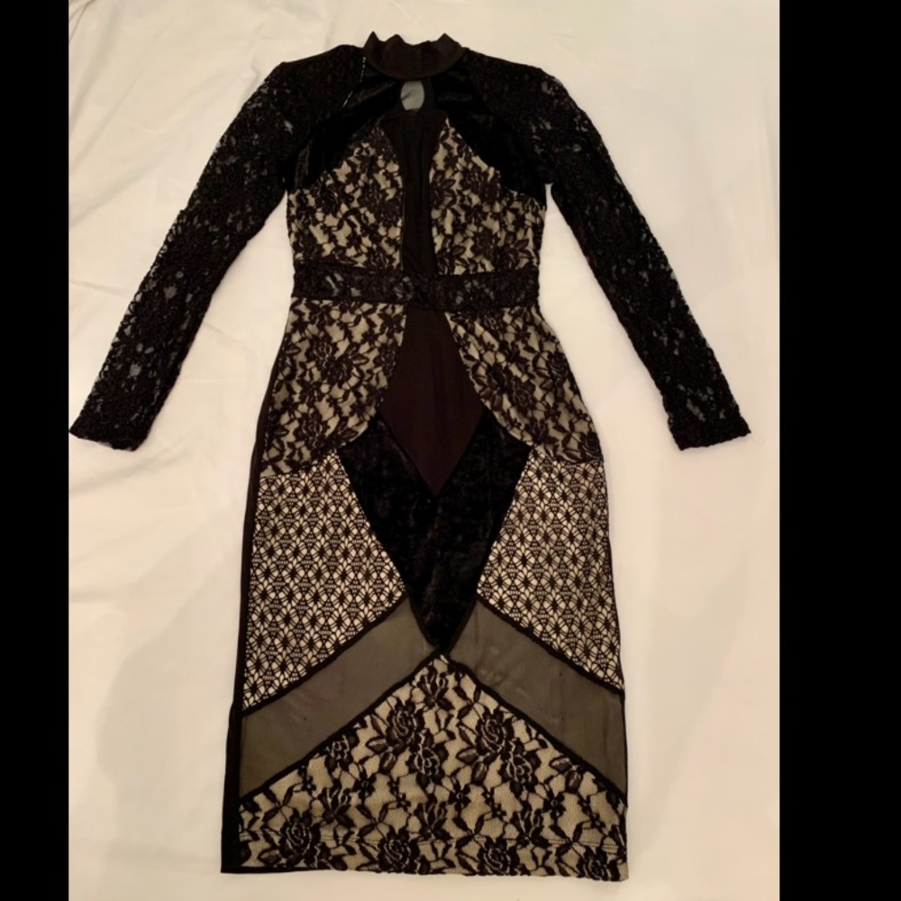 Venus 🖤 size S, sheer in front to the waist and around the waist,NWOT